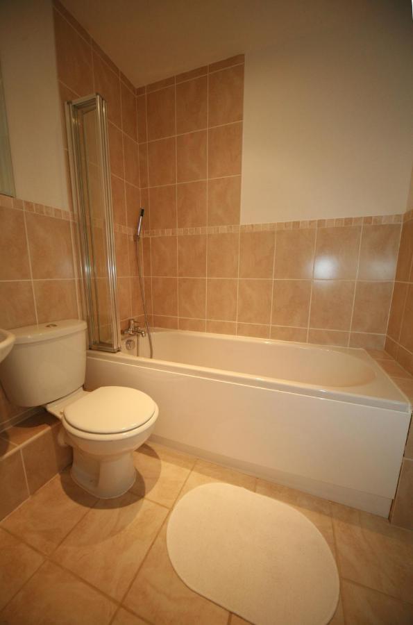 Chaucer Apartment Κέσγουικ Εξωτερικό φωτογραφία